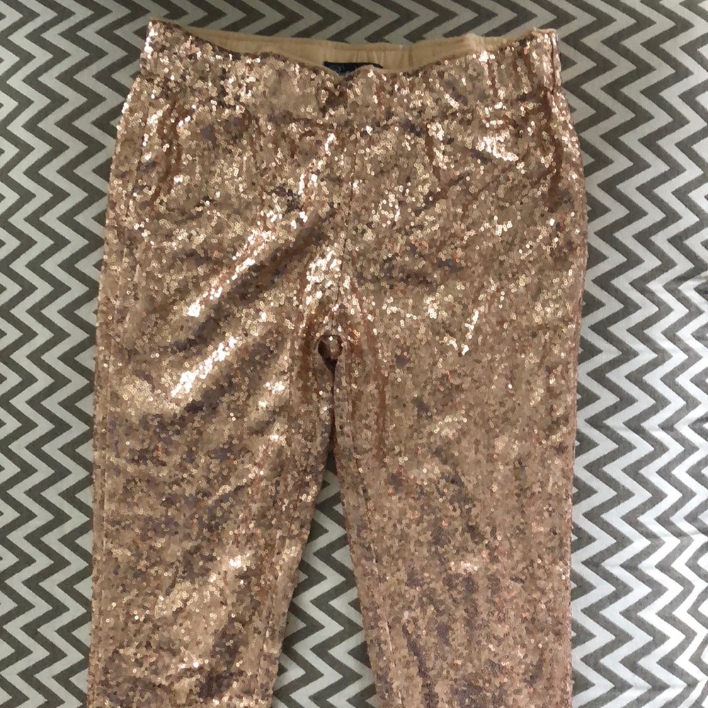 BNWT - 🆕Butterflower sequin leggings - rose gold